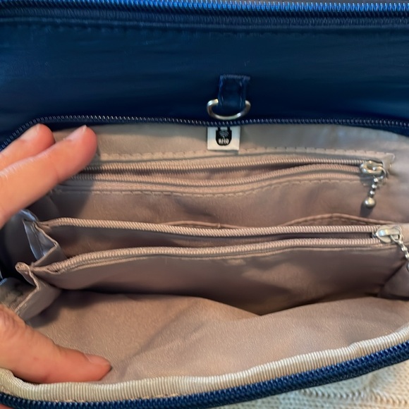 NWT Baggalini Securtex Anti-Theft Memento Crossbody pacific blue RFID cc slots - Picture 8 of 16